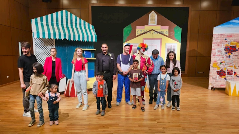 “Çözüm Bakanlığı” Tiyatrosu Afşin ve Göksun’da Miniklerle Buluşacak
