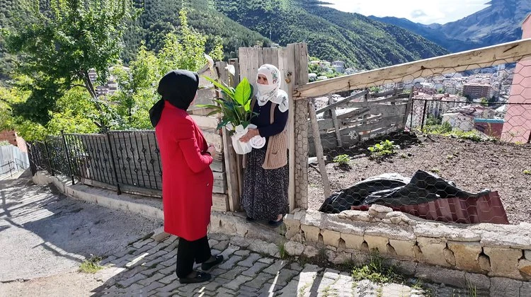 GÜMÜŞHANE BELEDİYESİ’NDEN ANNELER GÜNÜ’NDE ALKIŞLANACAK HAREKET