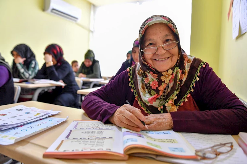 Okuma Yazma Bilmeyen Kadın Kalmasın