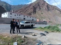Eş Başkan Akış, Hakkari-Van karayolu üzerindeki yeni çöp alanı bölgesinde incelemelerde bulundu.