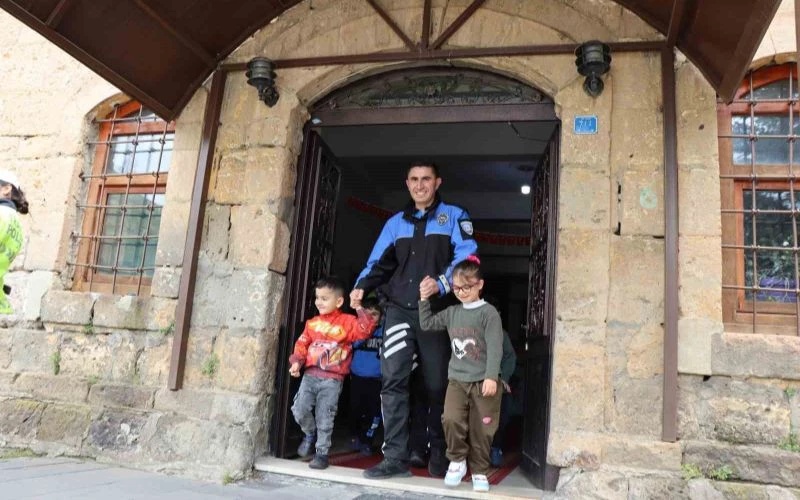 Polislerden Özel Öğrencilere Ziyaret