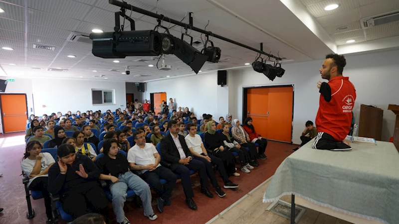 Bedensel Engelli Milli Yüzücü Yurtkölesi, Başarı Hikâyesiyle Öğrencilere İlham Oldu