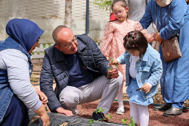 BAŞKAN KAVUŞ; “ÖZEL İNSANLARIMIZIN DAİMA YANLARINDAYIM”