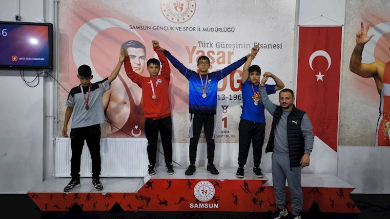 GÜREŞ TAKIMI SPORCULARI TAKIM HALİNDE ŞAMPİYON OLDU