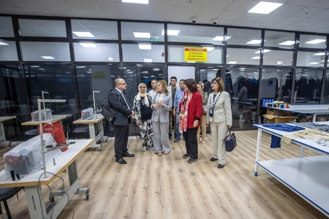 Konak’tan Hazır Giyim Sektöründe Kadın İstihdamına Yeni Model
