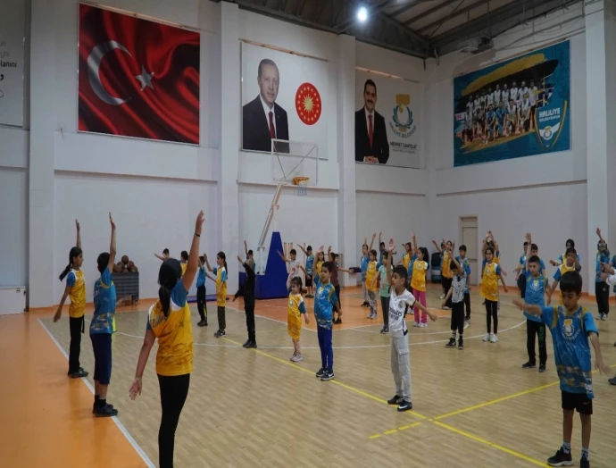 GENÇLER, HALİLİYE BELEDİYESİ İLE SPOR ALIŞKANLIĞI KAZANIYOR