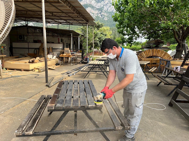 Kındılçeşme’deki piknik masaları yenileniyor