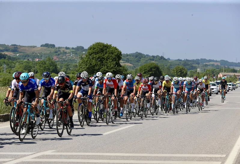 Tour Of heyecanı Sakarya’da sürüyor: Podyumda 2 Türk pedal