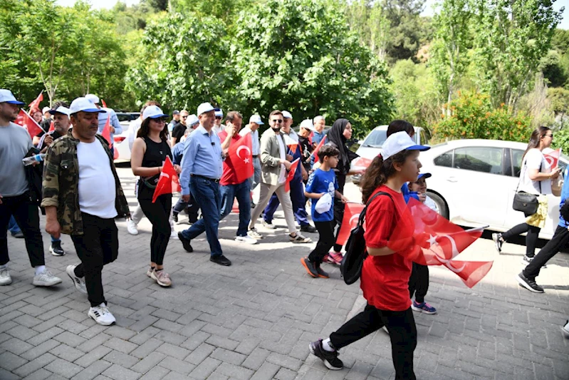 YUNUSEMRE’DEN ATA’YA SAYGI YÜRÜYÜŞÜ