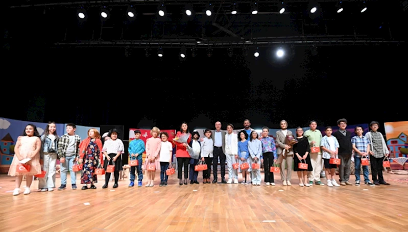 “Paldır Güldür Şov ” kaldığı yerden devam SELÇUKLU SANAT AKADEMİSİ ÖĞRENCİLERİ MUHTEŞEM BİR TİYATRO GÖSTERİSİ DAHA SAHNELEDİ