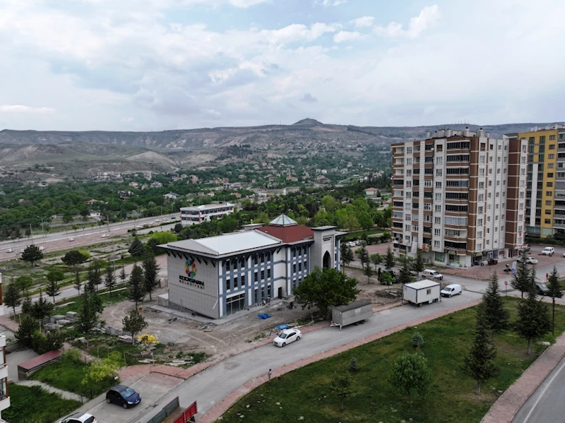 BAŞKAN ÇOLAKBAYRAKDAR, “KAYSERİ’MİZİN EN EŞSİZ KÜTÜPHANESİ, GENÇLERİMİZE ARMAĞAN OLSUN”