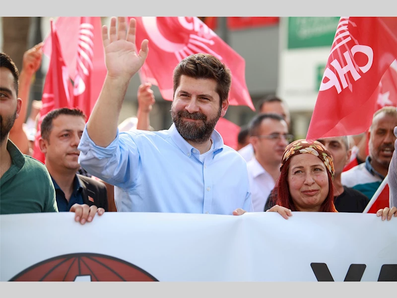 BAŞKAN ALİ BOLTAÇ, 1 MAYIS’TA İŞÇİLERLE BERABER YÜRÜDÜ