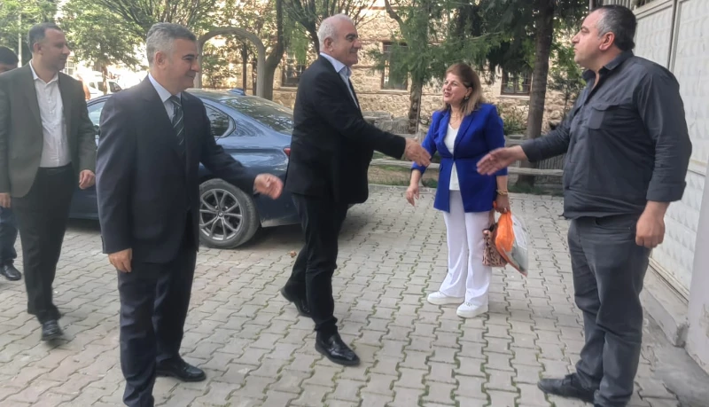 ADIYAMAN MİLLETVEKİLİMİZDEN BELEDİYEYE ZİYARET.