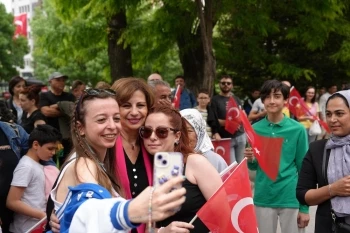 ESKİŞEHİR’DE 19 MAYIS COŞKUSU SOKAK ŞENLİĞİYLE TAÇLANDI