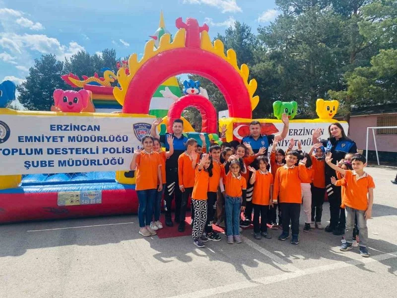 Okul Bahçelerine Kurulan Balon Park İle Öğrenciler Neşeleniyor