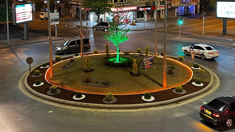 MELİKGAZİ İLÇEDEKİ KAVŞAKLARI GÜZELLEŞTİRİYOR