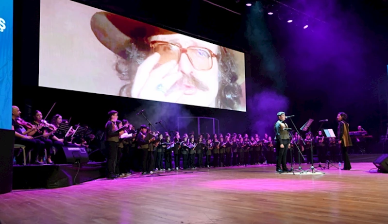 SELÇUKLU SANAT AKADEMİSİ ÇOCUK KOROSU CEM KARACA ŞARKILARINI SESLENDİRDİ
