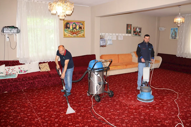 İZMİT BELEDİYESİ İBADETHANELERİ HİJYENLE BULUŞTURMAYA DEVAM EDİYOR