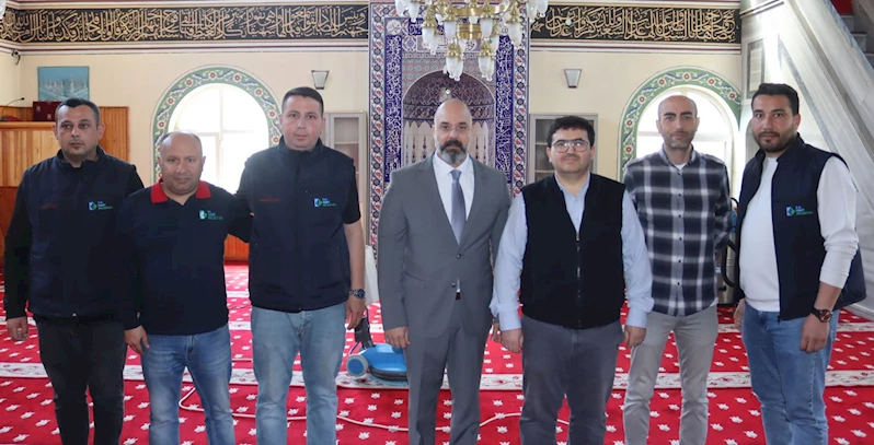 İZMİT BELEDİYESİ İBADETHANELERİ PIRIL PIRIL YAPMAYA DEVAM EDİYOR