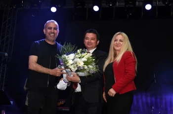 Haluk Levent söyledi, on binler eşlik etti
