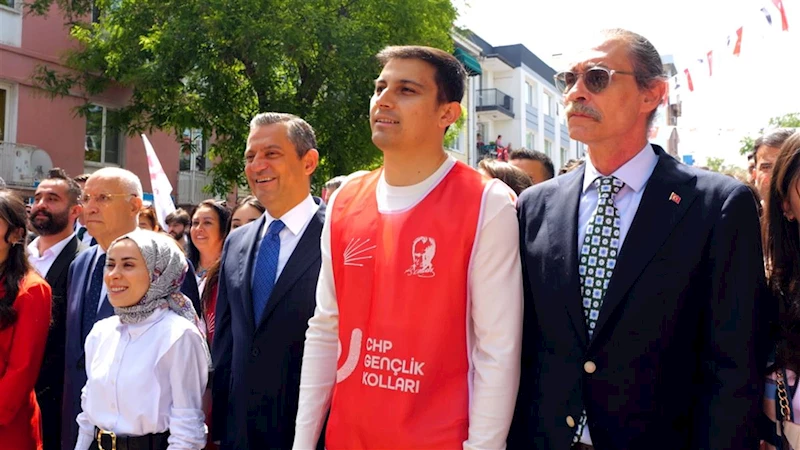 ERDAL BEŞİKÇİOĞLU, 19 MAYIS ATATÜRK´Ü ANMA GENÇLİK VE SPOR BAYRAMI KAPSAMINDA ANITKABİR´E YÜRÜDÜ