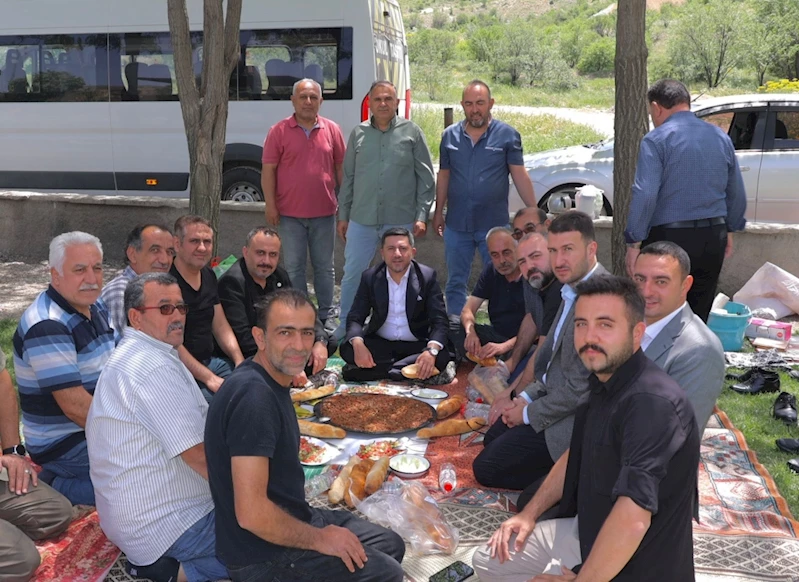 Başkan Arı Vatandaşlarla Bir Araya Gelmeyi Sürdürüyor