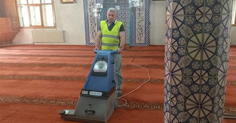 İBADETHANELER TEMİZLENİYOR