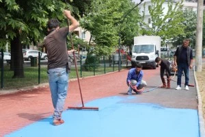 BİSİKLET VE YÜRÜYÜŞ YOLUNDA BOYAMA ÇALIŞMALARI DEVAM EDİYOR