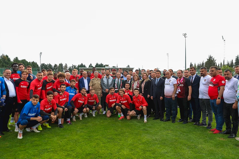GAZİANTEP FK - PENDİKSPOR MAÇI DEMOKRASİ MEYDANINDA DEV EKRANDAN İZLENEBİLECEK