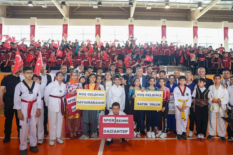 GAZİANTEP BÜYÜKŞEHİR OKULLARA MALZEME DESTEĞİNİ SÜRDÜRÜYOR
