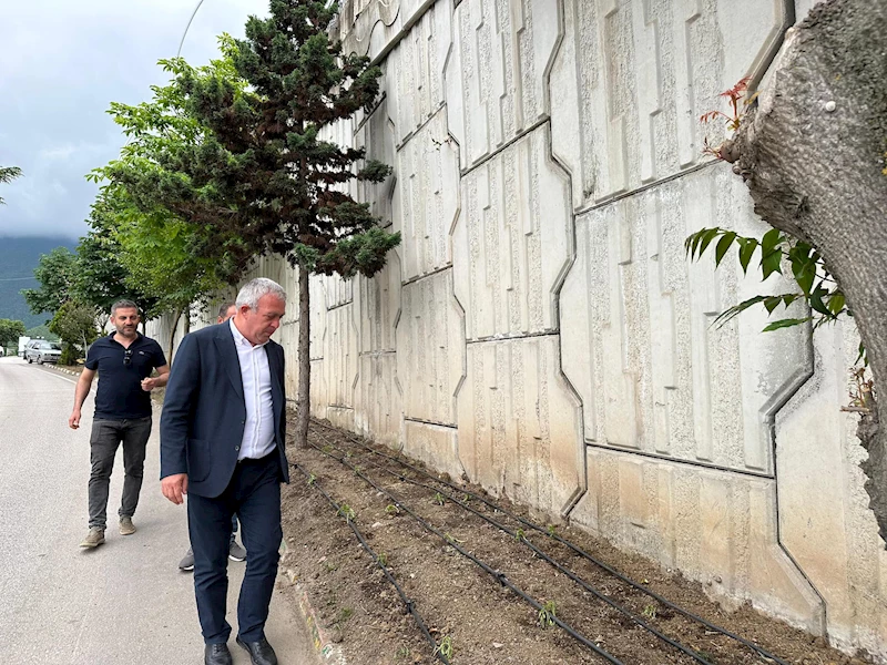 BAŞKAN ERDEN PEYZAJ ÇALIŞMALARINI İNCELEDİ.
