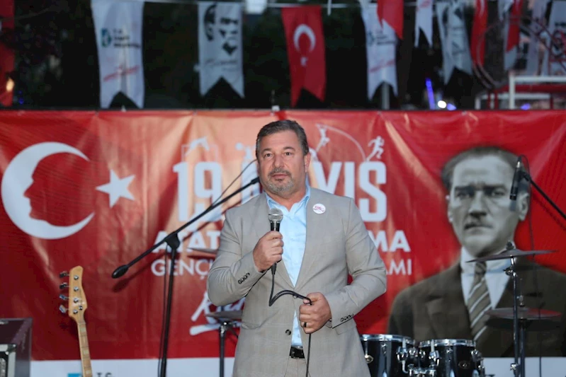 İZMİT’TE 19 MAYIS KUTLAMALARINDA PEMBE KAYALAR COŞKUSU