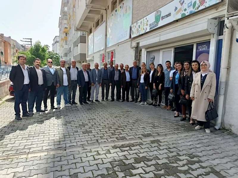 BELEDİYE BİRİMLERİNİ GEZEN MUHTARLARDAN BAŞKAN KURT’A TEŞEKKÜR