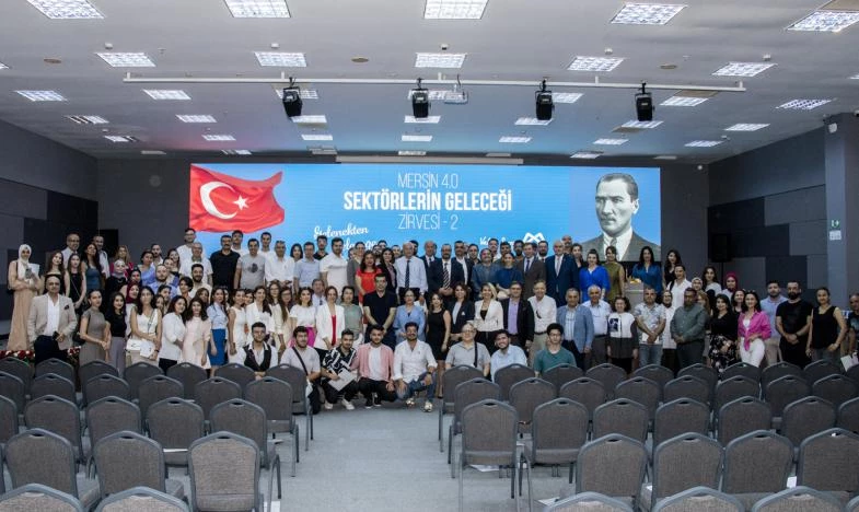 Sektör Temsilcileri, Üniversiteliler ve Gençler Bu Zirvede Buluştu