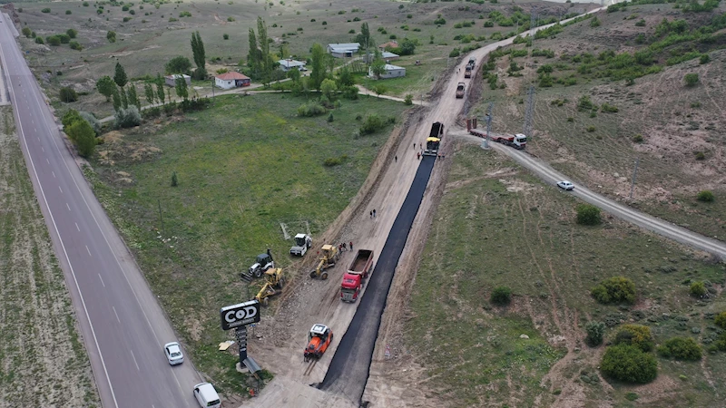 Başkan Büyükkılıç’ın 40 Milyon TL’ye Hizmete Kazandırdığı İş Makineleri, Pınarbaşı’da Yol Çalışması Yaptı