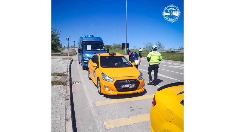 Zabıta Müdürlüğü ekiplerimiz ticari araç ruhsatı ve sürücülerin ticari araç sürücü belgelerinin kontrollerini yaptı.