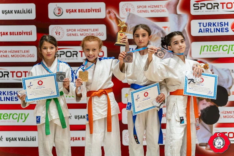 Büyükşehirli minik judocudan çifte başarı
