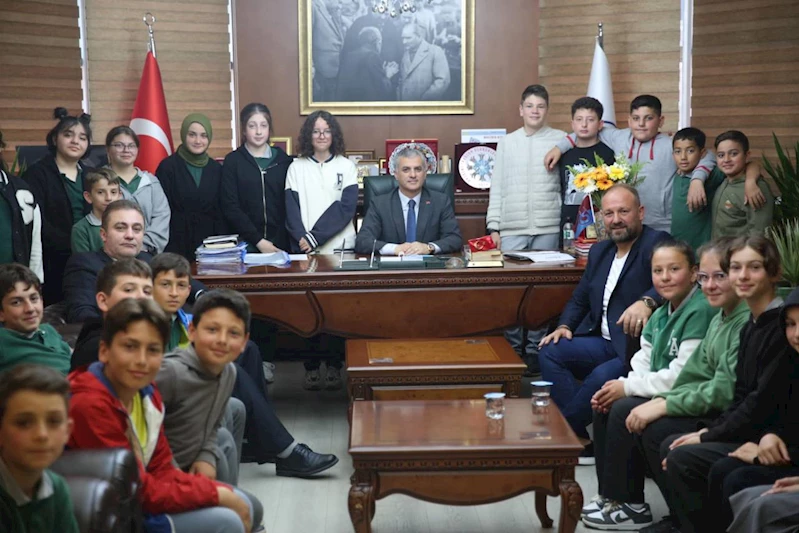 KAŞÜSTÜ ORTAOKULU ÖĞRENCİLERİMİZ BAŞKANIMIZI ZİYARET ETTİ