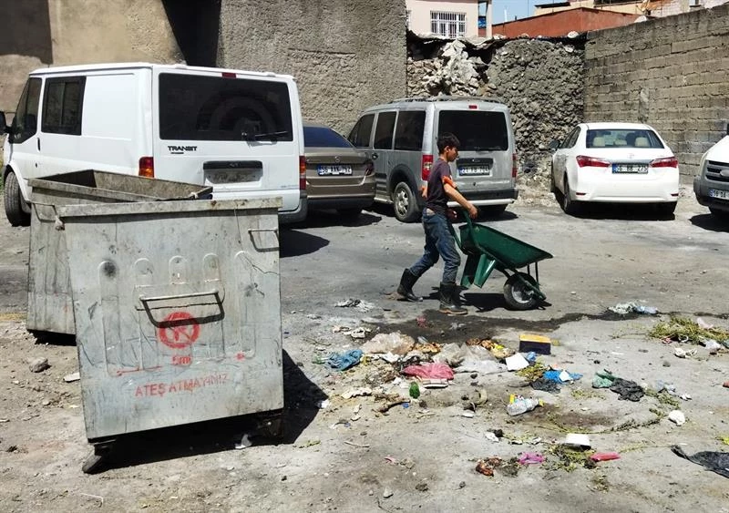 SİİRT BELEDİYESİ, ÇEVRE KİRLİLİĞİNE KARŞI SIKI TEDBİRLER ALMAYA DEVAM EDİYOR