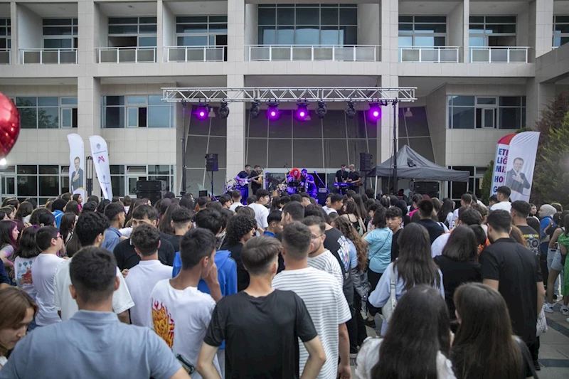 Gençler Sınav Stresini Büyükşehir’in Konserinde Attı