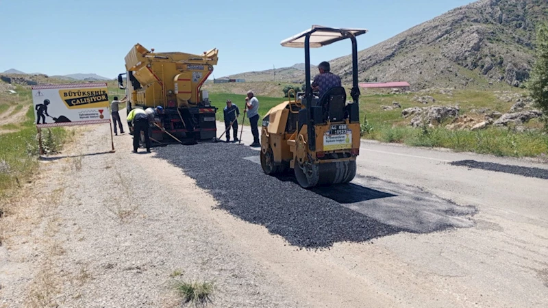Büyükşehir, Elbistan’da Kırsal Mahalle Yollarını İyileştiriyor