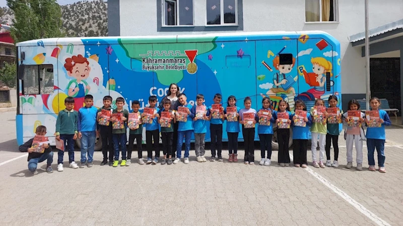 Mobil Çocuk Kütüphanesi, Minik Gönüllere Dokunmaya Devam Ediyor