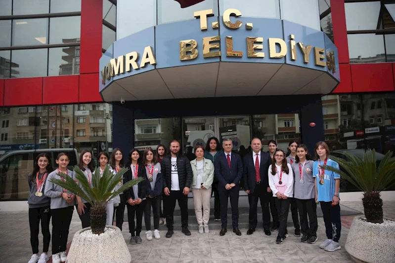 ERZİNCAN ATLETİZM BÖLGE ŞAMPİYONASINDA DERECE ALAN ÖĞRENCİLERİMİZ BAŞKANIMIZI ZİYARET ETTİ
