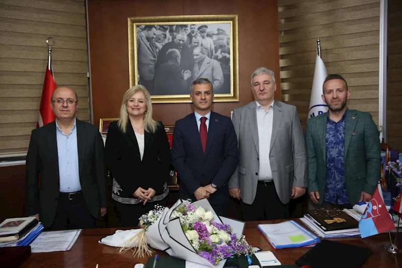 TRABZON ECZACILAR ODASI YÖNETİMİNDEN BAŞKANIMIZA HAYIRLI OLSUN ZİYARETİ
