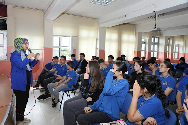YUNUSEMRE’DEN SON SINIF ÖĞRENCİLERİNE MOTİVASYON SEMİNERİ