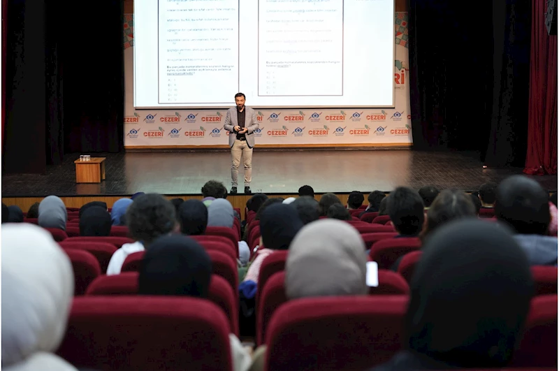 Sultangazi Belediyesi Paragrafı Sevdiren Hoca Hamza Kaya’yı Gençlerle Buluşturdu