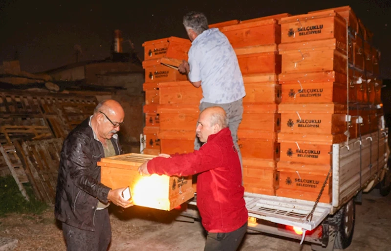 Selçuklu Belediyesi kırsal kalkınmaya destek olmaya devam ediyor ARILI KOVAN DESTEĞİ PROJESİ’NDE ÜRETİCİLERİN ARI VE KOVANLARI DAĞITILDI
