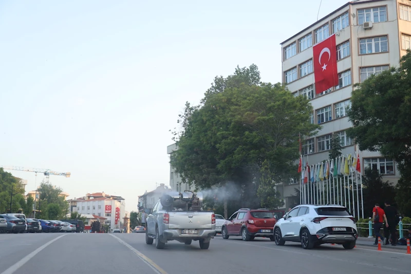 AKSARAY BELEDİYESİ SİNEK VE HAŞERELERE KARŞI İLAÇLAMA ÇALIŞMALARINI HIZLANDIRDI