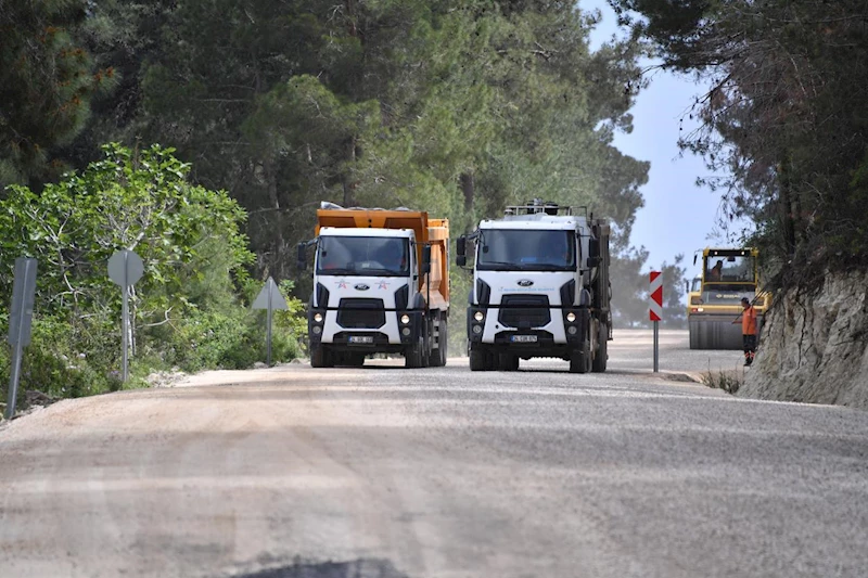 Büyükşehir’in Kırsalda Sathi Asfalt Sezonu Erdemli’de Başladı