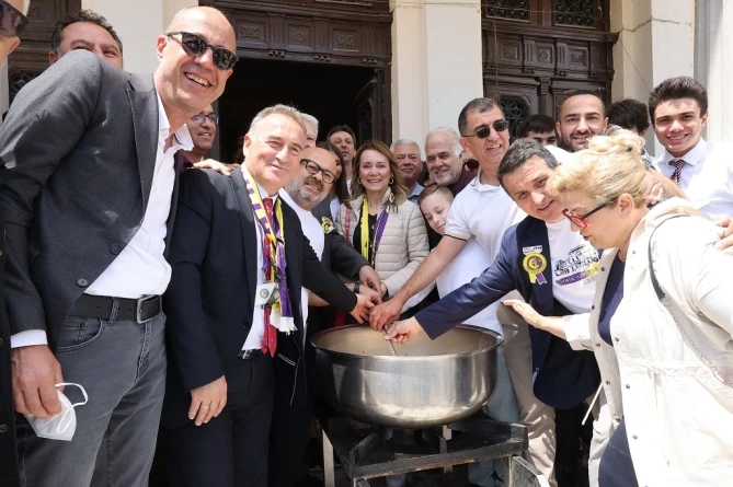 Başkan Mutlu, İzmir Atatürk Lisesi’nin Pilav Günü’ne Katıldı